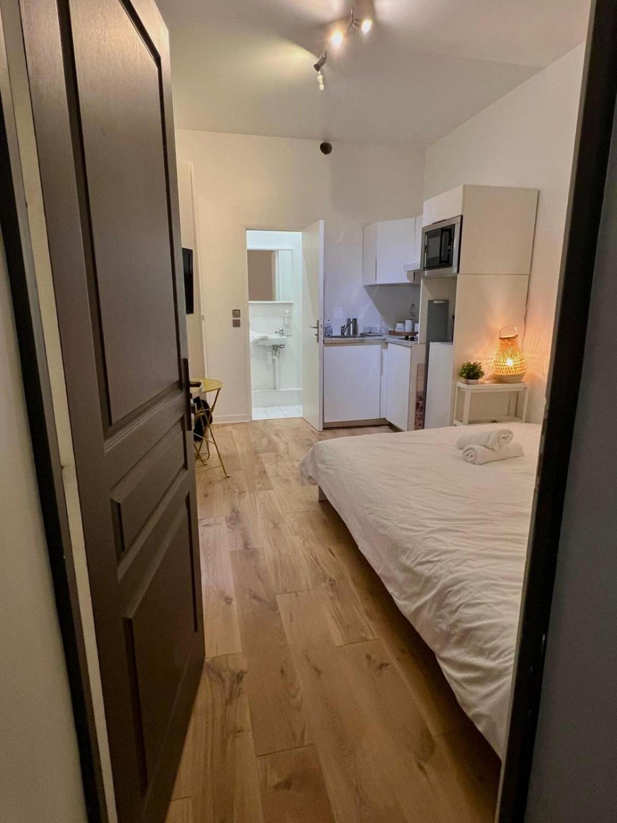 Eiffel Tower View Apartment ปารีส ภายนอก รูปภาพ