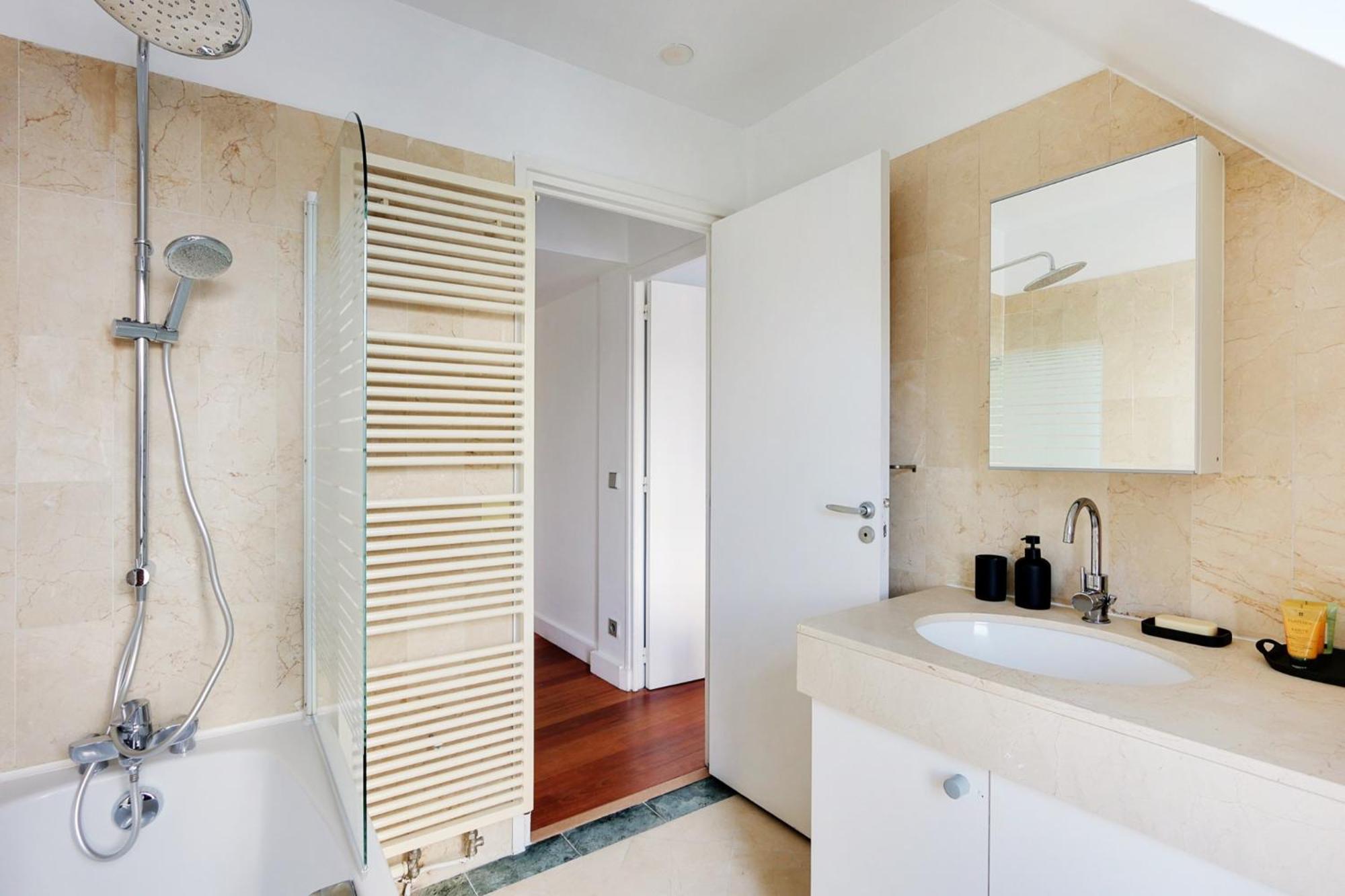 Eiffel Tower View Apartment ปารีส ภายนอก รูปภาพ