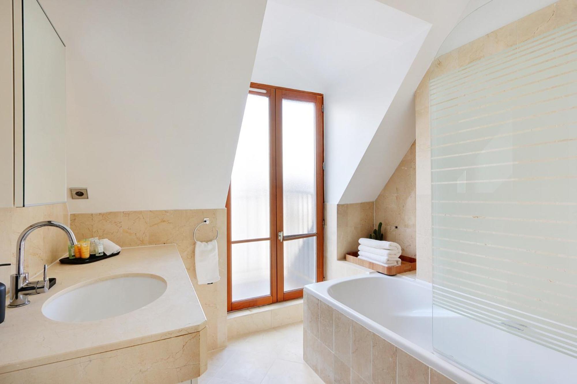 Eiffel Tower View Apartment ปารีส ภายนอก รูปภาพ