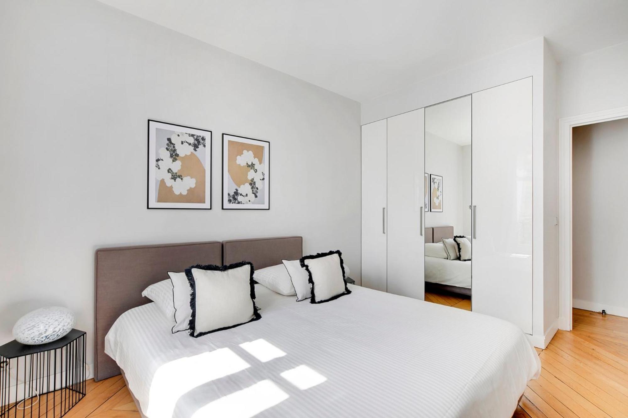 Eiffel Tower View Apartment ปารีส ภายนอก รูปภาพ