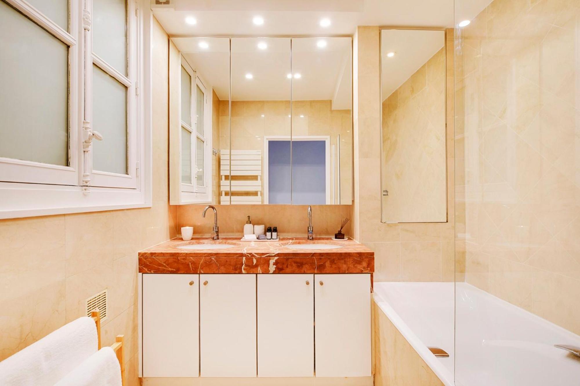 Eiffel Tower View Apartment ปารีส ภายนอก รูปภาพ